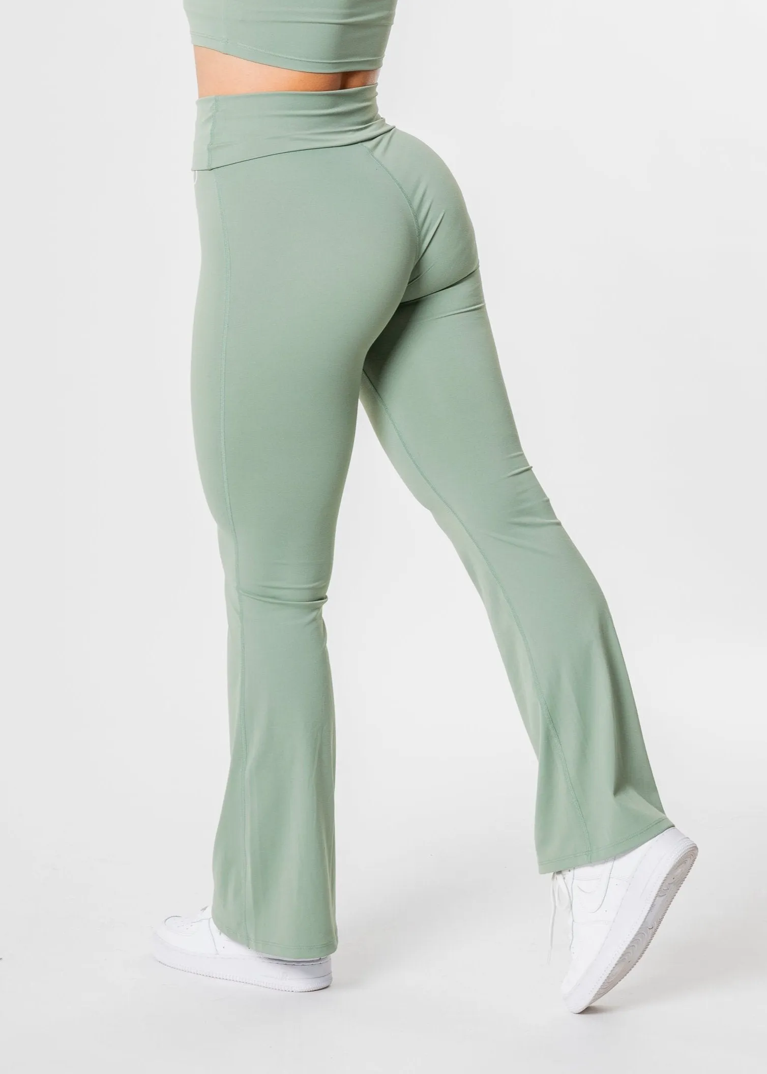 EUPHORIA Flared Leggings