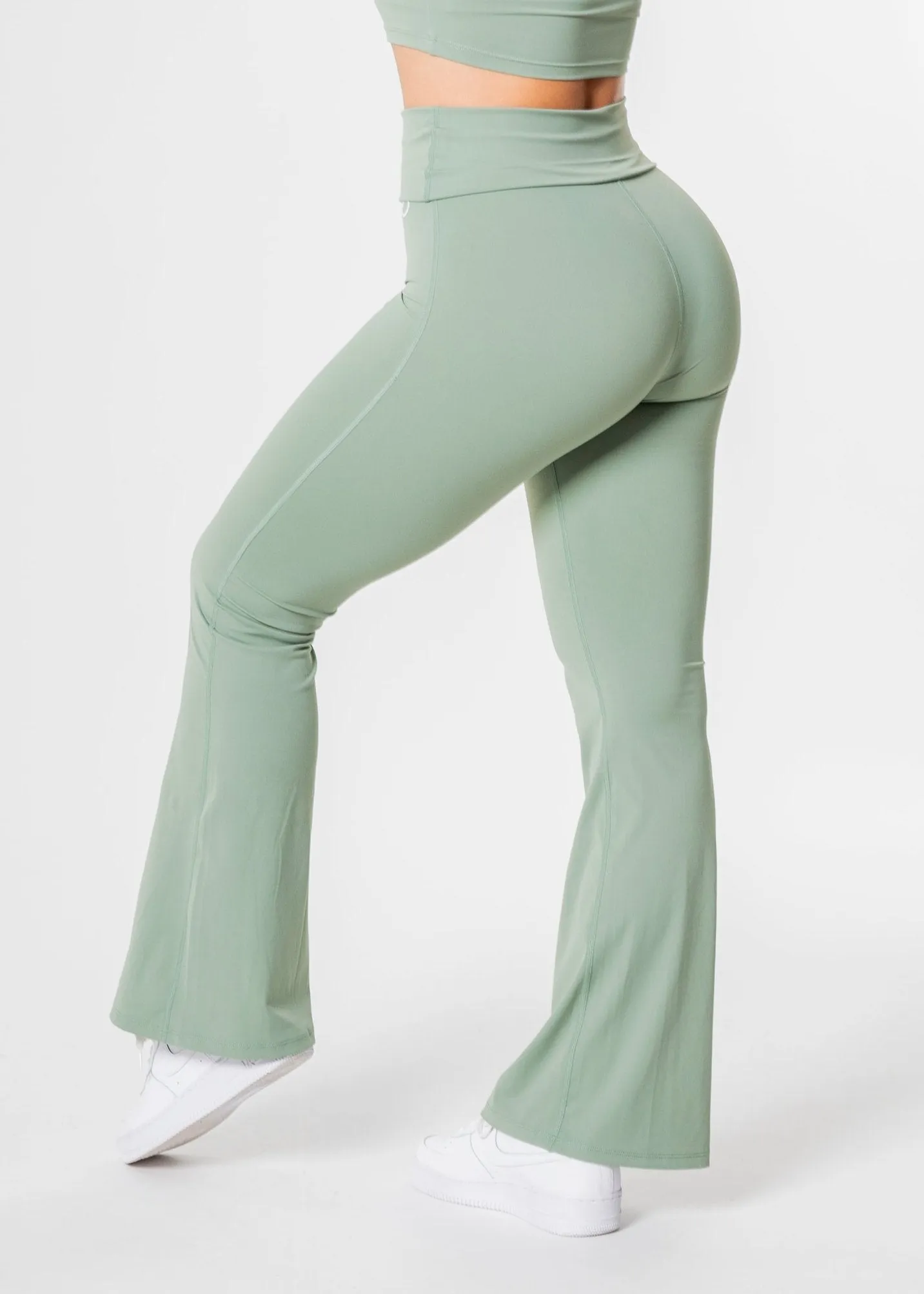 EUPHORIA Flared Leggings