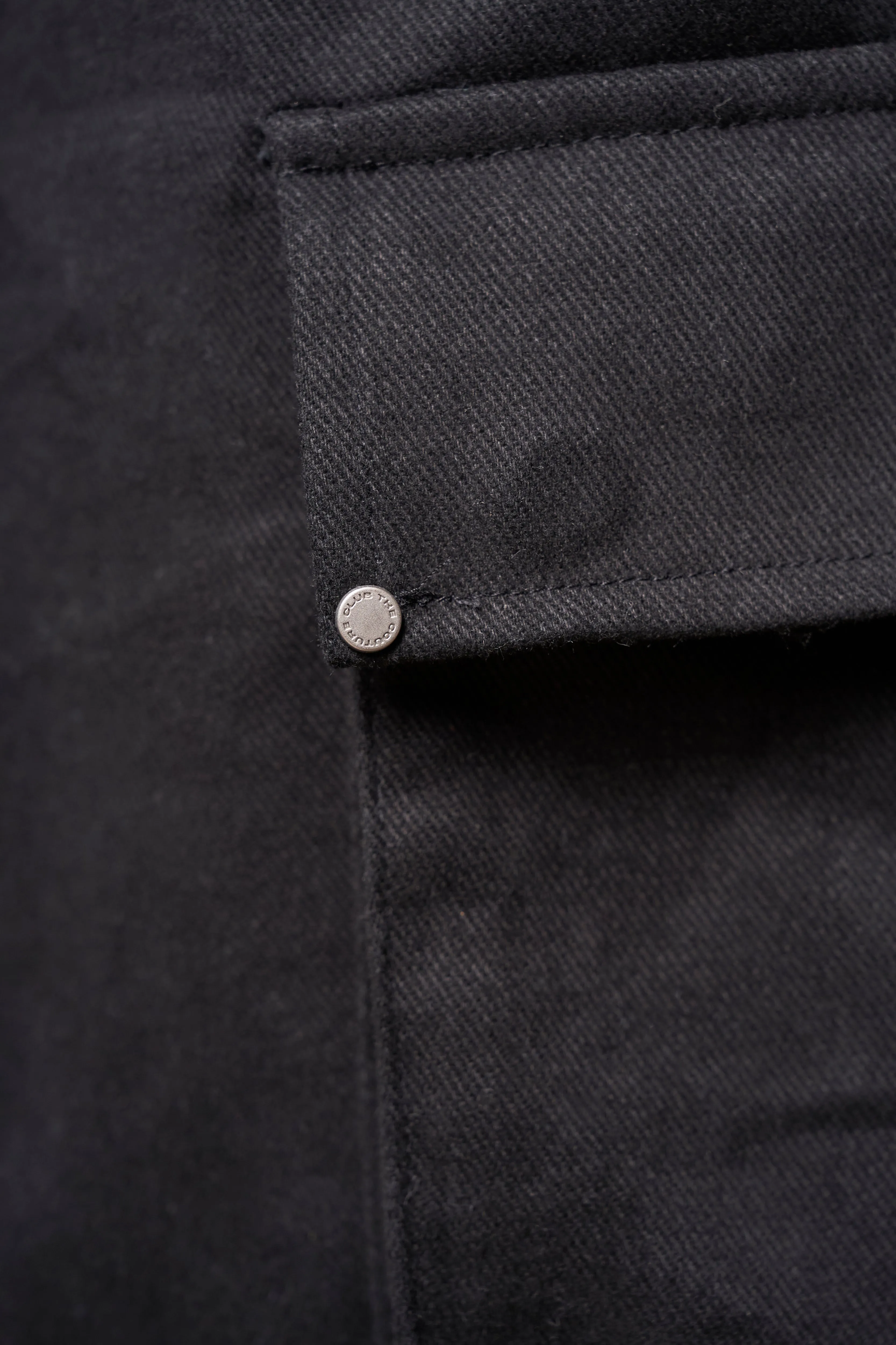 RIVET DETAIL CARGO - BLACK